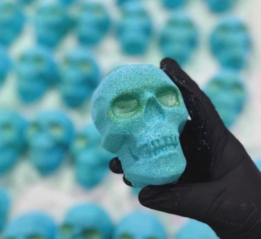 CBDQueen™️ Bath Bomb - Eucalyptus Mint Skulls ❄️ 🌱